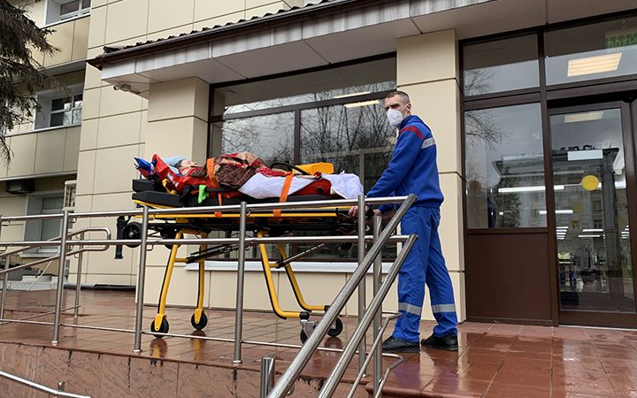 Перевозка больных из больницы домой в Москве: забота о здоровье и комфорте пациентов